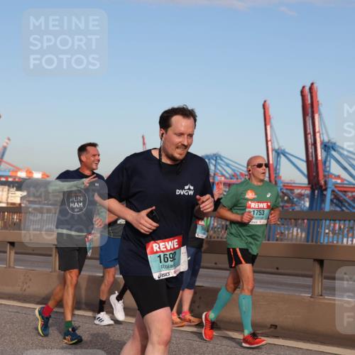 03.10.2024 - Köhlbrandbrückenlauf Matties Gatica Varas http://msf.ph/oto/7219945 03.10.2024 09:42:01 Position 2 1692, 1753 meine-sportfotos.de