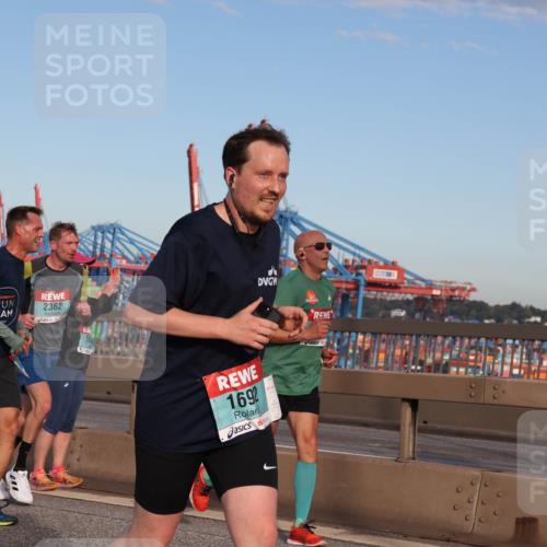 03.10.2024 - Köhlbrandbrückenlauf Matties Gatica Varas http://msf.ph/oto/7219958 03.10.2024 09:42:01 Position 2 2362, 1692 meine-sportfotos.de