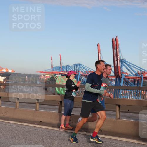 03.10.2024 - Köhlbrandbrückenlauf Matties Gatica Varas http://msf.ph/oto/7219971 03.10.2024 09:42:02 Position 2 2362 meine-sportfotos.de