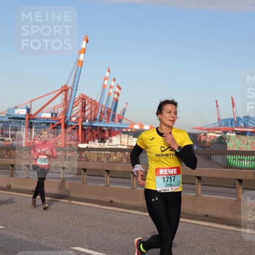 03.10.2024 - Köhlbrandbrückenlauf Matties Gatica Varas http://msf.ph/oto/7220030 03.10.2024 09:42:04 Position 2 192, 1873, 1717, 1686 meine-sportfotos.de