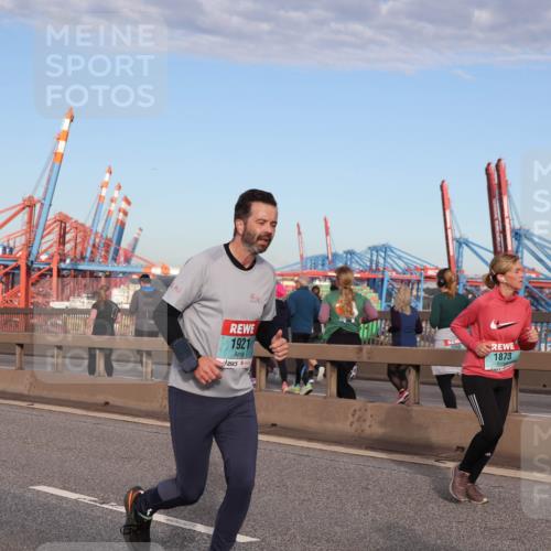 03.10.2024 - Köhlbrandbrückenlauf Matties Gatica Varas http://msf.ph/oto/7220134 03.10.2024 09:42:07 Position 2 7, 1921, 1873 meine-sportfotos.de