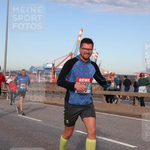 03.10.2024 - Köhlbrandbrückenlauf Matties Gatica Varas http://msf.ph/oto/7220203 03.10.2024 09:42:08 Position 2 97, 7, 2347 meine-sportfotos.de