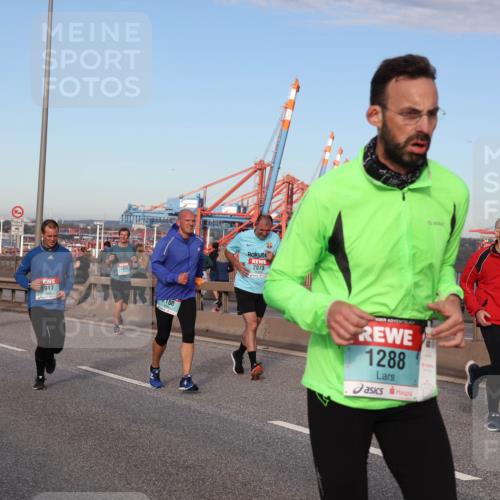 03.10.2024 - Köhlbrandbrückenlauf Matties Gatica Varas http://msf.ph/oto/7220400 03.10.2024 09:42:14 Position 2 1917, 180, 2073, 1288 meine-sportfotos.de