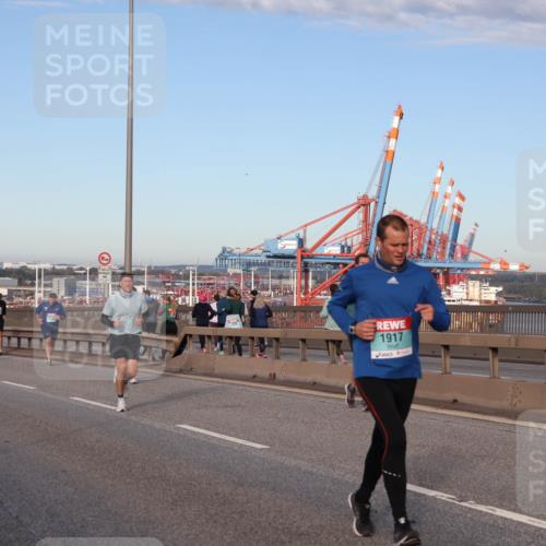 03.10.2024 - Köhlbrandbrückenlauf Matties Gatica Varas http://msf.ph/oto/7220491 03.10.2024 09:42:16 Position 2 500, 1, 1917 meine-sportfotos.de