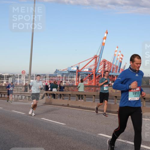 03.10.2024 - Köhlbrandbrückenlauf Matties Gatica Varas http://msf.ph/oto/7220510 03.10.2024 09:42:16 Position 2 1917 meine-sportfotos.de