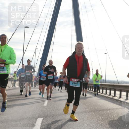 03.10.2024 - Köhlbrandbrückenlauf Jannik Wohlers http://msf.ph/oto/7260819 03.10.2024 09:28:55 Position 1 1870, 25, 2664, 2166, 2082, 1402, 22, 2978, 2021 meine-sportfotos.de
