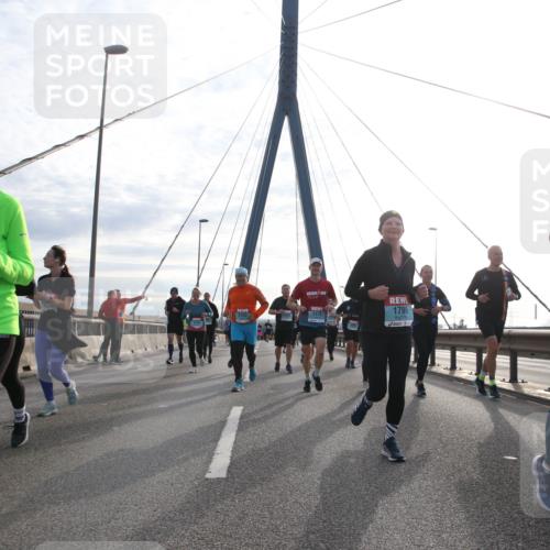 03.10.2024 - Köhlbrandbrückenlauf Jannik Wohlers http://msf.ph/oto/7261588 03.10.2024 09:29:11 Position 1 2567, 2195, 2479, 1796, 2284 meine-sportfotos.de