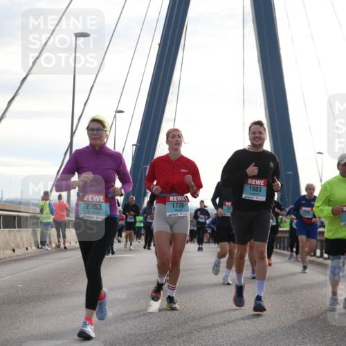 03.10.2024 - Köhlbrandbrückenlauf Jannik Wohlers http://msf.ph/oto/7264901 03.10.2024 09:30:12 Position 1 2508, 2353, 1739, 1803, 2027, 2574 meine-sportfotos.de