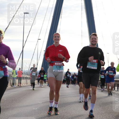 03.10.2024 - Köhlbrandbrückenlauf Jannik Wohlers http://msf.ph/oto/7265064 03.10.2024 09:30:13 Position 1 2353, 1739, 1803, 2027 meine-sportfotos.de