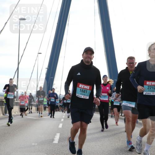 03.10.2024 - Köhlbrandbrückenlauf Jannik Wohlers http://msf.ph/oto/7265230 03.10.2024 09:30:15 Position 1 3450, 1681, 1860, 2212 meine-sportfotos.de