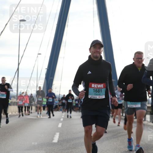 03.10.2024 - Köhlbrandbrückenlauf Jannik Wohlers http://msf.ph/oto/7265245 03.10.2024 09:30:15 Position 1 3450, 1681, 2212 meine-sportfotos.de