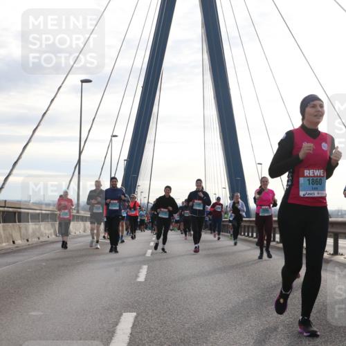 03.10.2024 - Köhlbrandbrückenlauf Jannik Wohlers http://msf.ph/oto/7265320 03.10.2024 09:30:18 Position 1 2660, 2514, 2416, 1860, 2379, 2368 meine-sportfotos.de