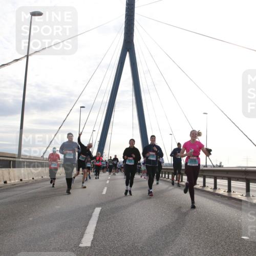 03.10.2024 - Köhlbrandbrückenlauf Jannik Wohlers http://msf.ph/oto/7265363 03.10.2024 09:30:21 Position 1 2660, 2239, 2518 meine-sportfotos.de