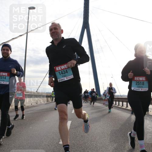 03.10.2024 - Köhlbrandbrückenlauf Jannik Wohlers http://msf.ph/oto/7265765 03.10.2024 09:30:23 Position 1 2514, 2416, 1434, 2518, 2660 meine-sportfotos.de