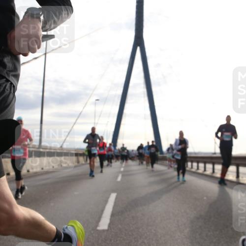 03.10.2024 - Köhlbrandbrückenlauf Jannik Wohlers http://msf.ph/oto/7265774 03.10.2024 09:30:23 Position 1 34, 251 meine-sportfotos.de