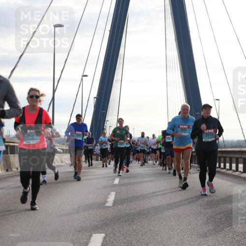 03.10.2024 - Köhlbrandbrückenlauf Jannik Wohlers http://msf.ph/oto/7265832 03.10.2024 09:30:25 Position 1 2604, 2131, 1639, 2635, 2372, 2529 meine-sportfotos.de