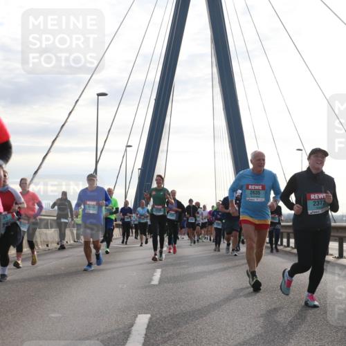 03.10.2024 - Köhlbrandbrückenlauf Jannik Wohlers http://msf.ph/oto/7265914 03.10.2024 09:30:27 Position 1 2504, 890, 1639, 3239, 2635, 2372, 2329, 14 meine-sportfotos.de