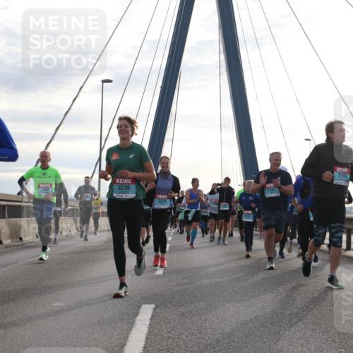 03.10.2024 - Köhlbrandbrückenlauf Jannik Wohlers http://msf.ph/oto/7266023 03.10.2024 09:30:30 Position 1 1639, 3239, 2839, 3228, 1732, 1532, 2599 meine-sportfotos.de