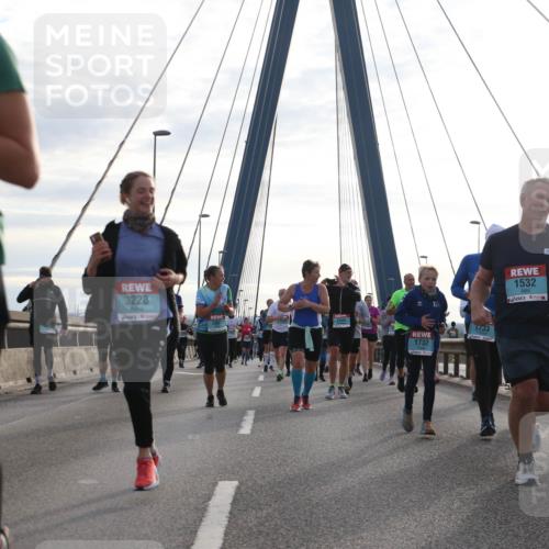 03.10.2024 - Köhlbrandbrückenlauf Jannik Wohlers http://msf.ph/oto/7266046 03.10.2024 09:30:31 Position 1 3239, 3228, 1732, 1733, 1532, 1540 meine-sportfotos.de