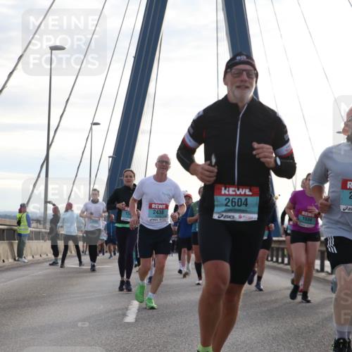 03.10.2024 - Köhlbrandbrückenlauf Jannik Wohlers http://msf.ph/oto/7266241 03.10.2024 09:30:35 Position 1 2680, 155, 2438, 2604, 1534, 2104 meine-sportfotos.de