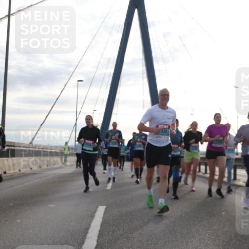 03.10.2024 - Köhlbrandbrückenlauf Jannik Wohlers http://msf.ph/oto/7266265 03.10.2024 09:30:37 Position 1 2680, 431 meine-sportfotos.de