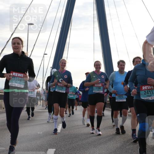 03.10.2024 - Köhlbrandbrückenlauf Jannik Wohlers http://msf.ph/oto/7266278 03.10.2024 09:30:38 Position 1 1594, 3360, 1775, 2531, 1786, 1625, 2411, 243 meine-sportfotos.de