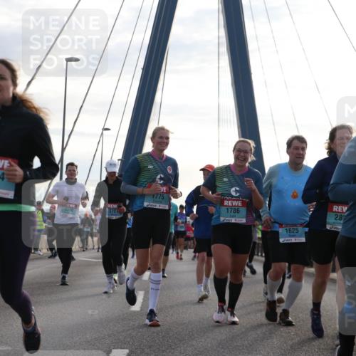 03.10.2024 - Köhlbrandbrückenlauf Jannik Wohlers http://msf.ph/oto/7266283 03.10.2024 09:30:38 Position 1 1594, 3360, 372, 1775, 1786, 1625, 2411, 28 meine-sportfotos.de