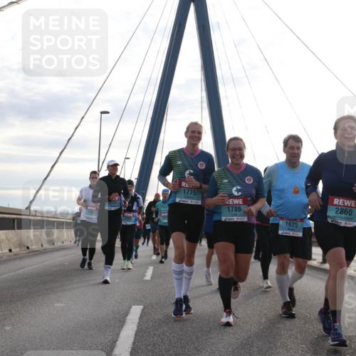 03.10.2024 - Köhlbrandbrückenlauf Jannik Wohlers http://msf.ph/oto/7266876 03.10.2024 09:30:39 Position 1 4, 3360, 3727, 1775, 1786, 1625, 2860, 1752 meine-sportfotos.de