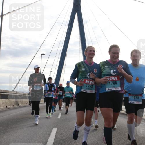 03.10.2024 - Köhlbrandbrückenlauf Jannik Wohlers http://msf.ph/oto/7266886 03.10.2024 09:30:40 Position 1 3727, 3359, 2531, 1775, 1786, 1625, 28 meine-sportfotos.de