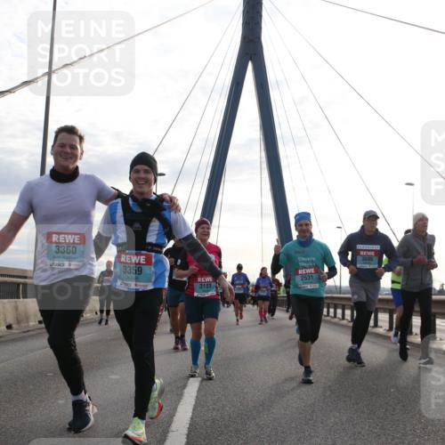 03.10.2024 - Köhlbrandbrückenlauf Jannik Wohlers http://msf.ph/oto/7266920 03.10.2024 09:30:42 Position 1 3360, 3359, 2531, 3183, 3695 meine-sportfotos.de