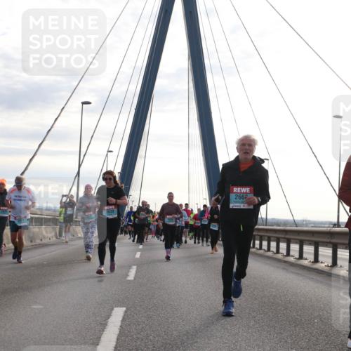 03.10.2024 - Köhlbrandbrückenlauf Jannik Wohlers http://msf.ph/oto/7268832 03.10.2024 09:30:49 Position 1 2639, 266, 2211 meine-sportfotos.de