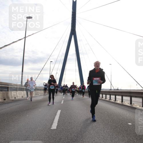 03.10.2024 - Köhlbrandbrückenlauf Jannik Wohlers http://msf.ph/oto/7268857 03.10.2024 09:30:49 Position 1 3048, 266 meine-sportfotos.de