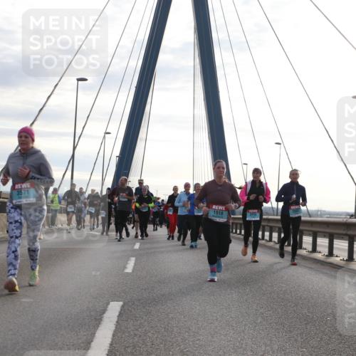 03.10.2024 - Köhlbrandbrückenlauf Jannik Wohlers http://msf.ph/oto/7268867 03.10.2024 09:30:51 Position 1 639, 2829, 3571, 1918, 2713 meine-sportfotos.de