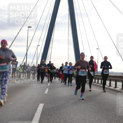 03.10.2024 - Köhlbrandbrückenlauf Jannik Wohlers http://msf.ph/oto/7268927 03.10.2024 09:30:51 Position 1 28, 3571, 2424, 2687, 1918 meine-sportfotos.de