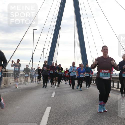03.10.2024 - Köhlbrandbrückenlauf Jannik Wohlers http://msf.ph/oto/7268949 03.10.2024 09:30:52 Position 1 8571, 282, 3714, 3713, 1578, 1918, 2687 meine-sportfotos.de