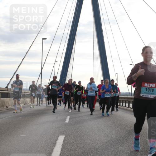 03.10.2024 - Köhlbrandbrückenlauf Jannik Wohlers http://msf.ph/oto/7268958 03.10.2024 09:30:53 Position 1 2829, 2016, 1578, 1918, 2687 meine-sportfotos.de