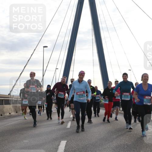 03.10.2024 - Köhlbrandbrückenlauf Jannik Wohlers http://msf.ph/oto/7269336 03.10.2024 09:30:55 Position 1 2424, 29, 2016, 2515, 3714, 3713, 157 meine-sportfotos.de