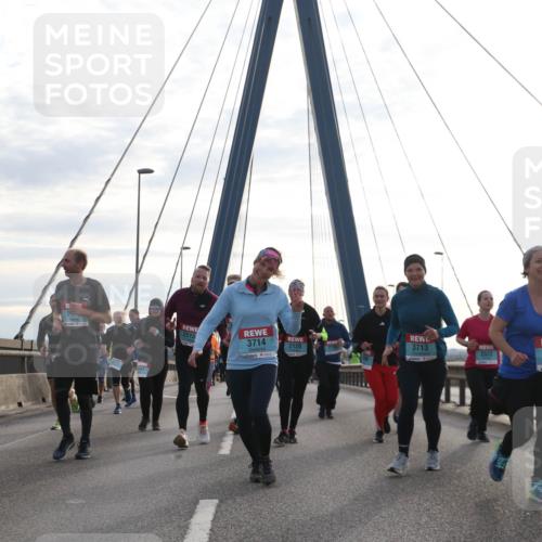 03.10.2024 - Köhlbrandbrückenlauf Jannik Wohlers http://msf.ph/oto/7269355 03.10.2024 09:30:55 Position 1 2424, 29, 26, 2515, 3714, 2120, 3713, 2522, 1578 meine-sportfotos.de