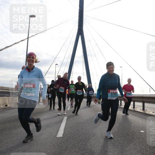 03.10.2024 - Köhlbrandbrückenlauf Jannik Wohlers http://msf.ph/oto/7269379 03.10.2024 09:30:56 Position 1 2424, 29, 3714, 2515, 2120, 3713, 2522 meine-sportfotos.de