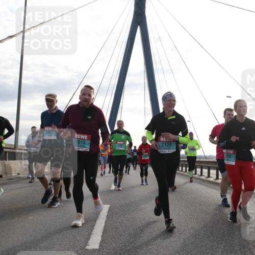 03.10.2024 - Köhlbrandbrückenlauf Jannik Wohlers http://msf.ph/oto/7269390 03.10.2024 09:30:57 Position 1 253, 2861, 2515, 2120, 290, 25 meine-sportfotos.de
