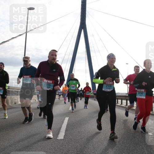 03.10.2024 - Köhlbrandbrückenlauf Jannik Wohlers http://msf.ph/oto/7269402 03.10.2024 09:30:58 Position 1 2553, 2861, 2515, 2120, 2488, 3290 meine-sportfotos.de