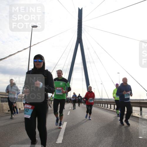 03.10.2024 - Köhlbrandbrückenlauf Jannik Wohlers http://msf.ph/oto/7269423 03.10.2024 09:30:59 Position 1 142, 2488, 218 meine-sportfotos.de