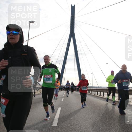 03.10.2024 - Köhlbrandbrückenlauf Jannik Wohlers http://msf.ph/oto/7269538 03.10.2024 09:30:59 Position 1 2488, 2837, 2185 meine-sportfotos.de