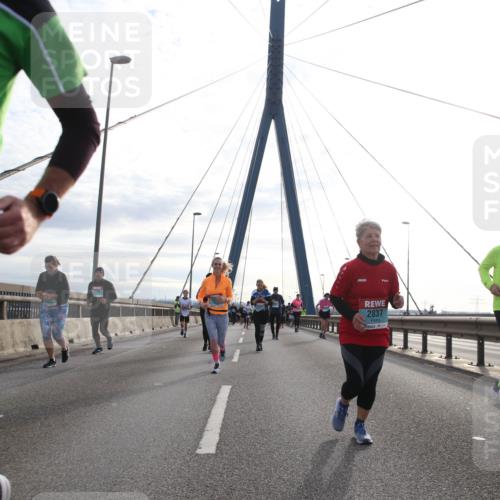 03.10.2024 - Köhlbrandbrückenlauf Jannik Wohlers http://msf.ph/oto/7269559 03.10.2024 09:31:00 Position 1 8, 3395, 2837 meine-sportfotos.de