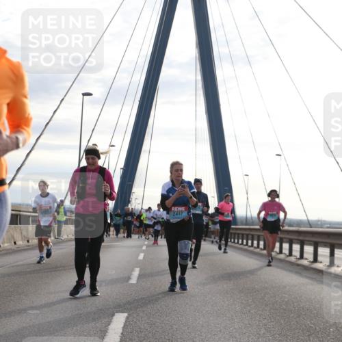 03.10.2024 - Köhlbrandbrückenlauf Jannik Wohlers http://msf.ph/oto/7269590 03.10.2024 09:31:02 Position 1 552, 2417 meine-sportfotos.de