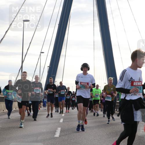 03.10.2024 - Köhlbrandbrückenlauf Jannik Wohlers http://msf.ph/oto/7270416 03.10.2024 09:31:11 Position 1 2888, 2381, 2382, 31, 3405, 14, 3057 meine-sportfotos.de