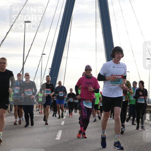 03.10.2024 - Köhlbrandbrückenlauf Jannik Wohlers http://msf.ph/oto/7270767 03.10.2024 09:31:12 Position 1 362, 2383, 3405, 3259, 188, 2337, 3093, 2171 meine-sportfotos.de