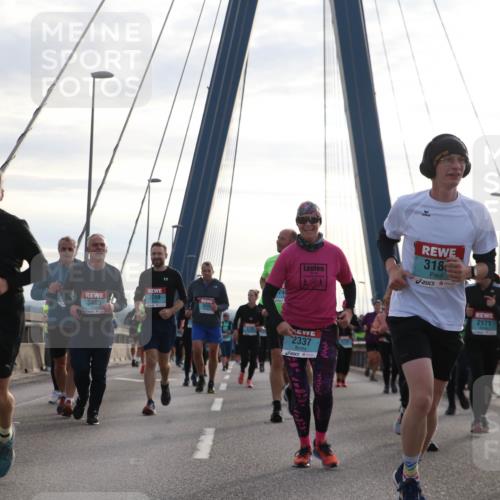 03.10.2024 - Köhlbrandbrückenlauf Jannik Wohlers http://msf.ph/oto/7270779 03.10.2024 09:31:12 Position 1 318, 240, 3259, 3405, 2381, 2337, 309, 2171 meine-sportfotos.de