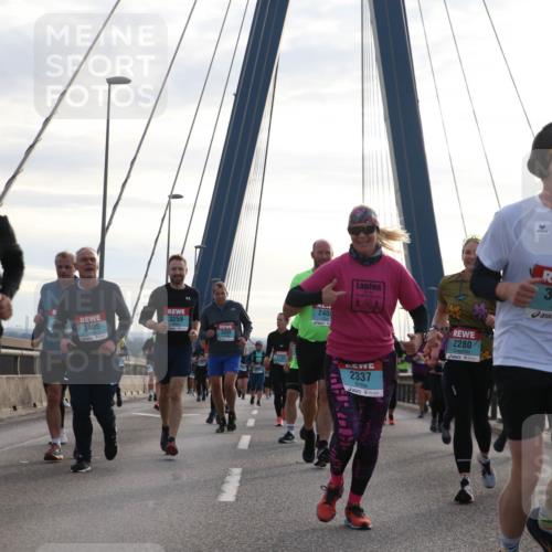 03.10.2024 - Köhlbrandbrückenlauf Jannik Wohlers http://msf.ph/oto/7270793 03.10.2024 09:31:13 Position 1 2381, 3259, 3405, 2408, 2337, 11, 3188, 2280 meine-sportfotos.de