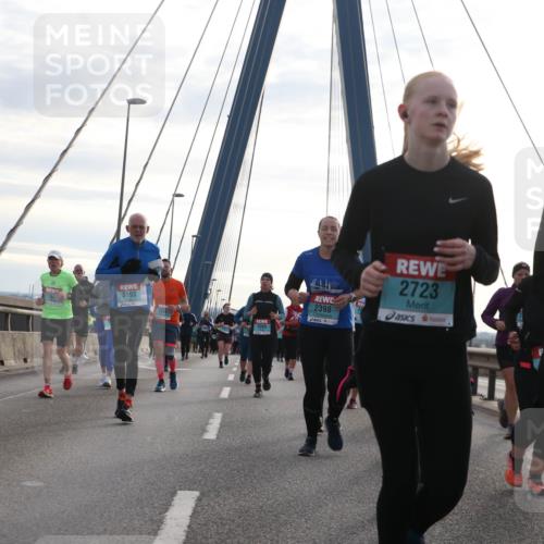 03.10.2024 - Köhlbrandbrückenlauf Jannik Wohlers http://msf.ph/oto/7271624 03.10.2024 09:31:19 Position 1 2601, 3193, 1562, 2398, 2723, 22 meine-sportfotos.de